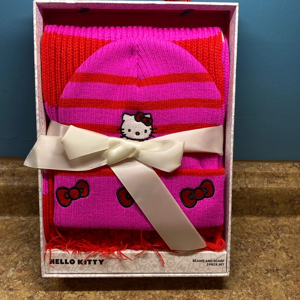Hello Kitty, beanie and scarf two piece set